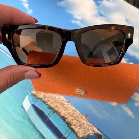 Tory Burch Sunglasses with case - Picture 4 of 4